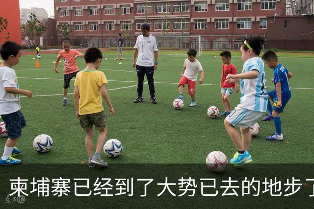柬埔寨已经到了大势已去的地步了，洪森已经无法扭转局面了，这也就意味着洪森掌控大局的时间已到了，接下来该西哈莫尼出面了